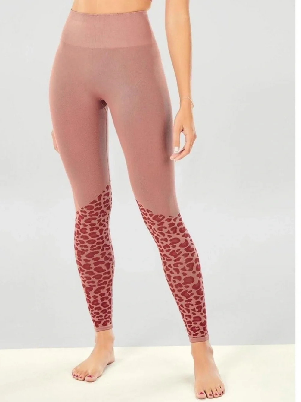 Fabletics Mauve High-Waist Seamless Leggings with Leopard Jacquard pattern Sz M